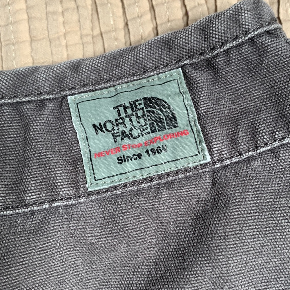 Women’s North Face shorts in great condition!